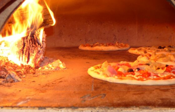 Pizzeria DA FUSCO beheizt seine Pizzaöfen mit Willisauer-Holz!