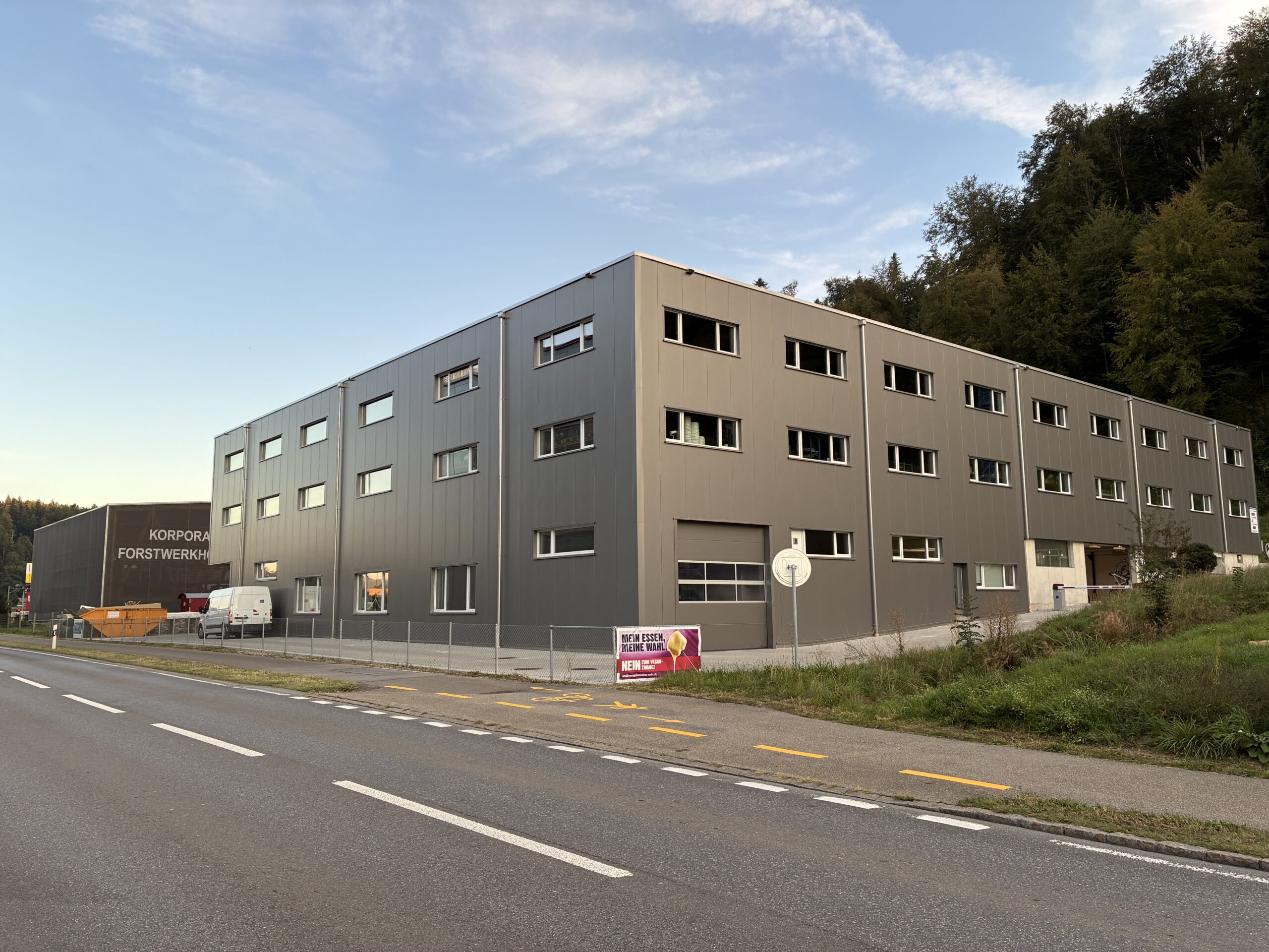 Neue Gewerbebetriebe Menznauerstrasse 36